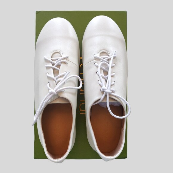 Japanese Style Women's White Leather Flat Shoes - Size 39 (7.5-8) - Picture 5 of 12